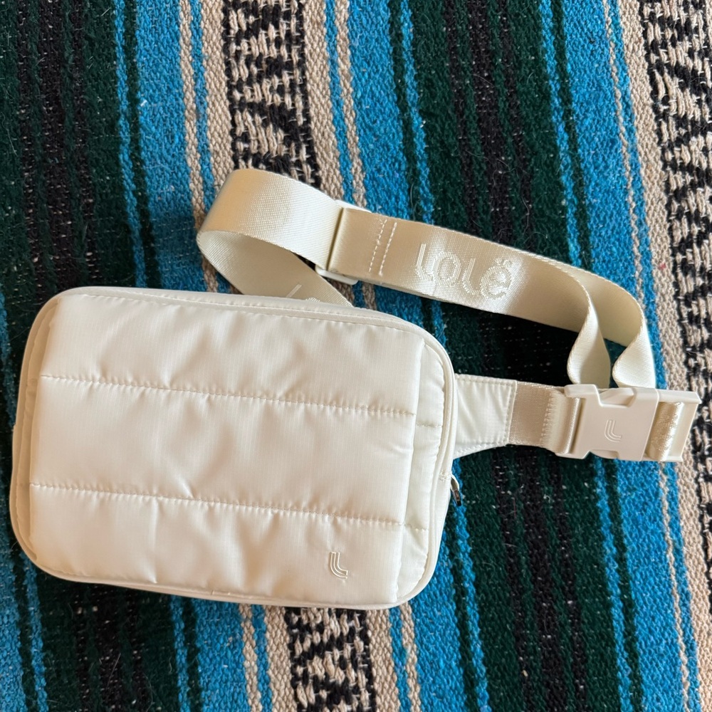 LOLË - Crossbody Belt Bag